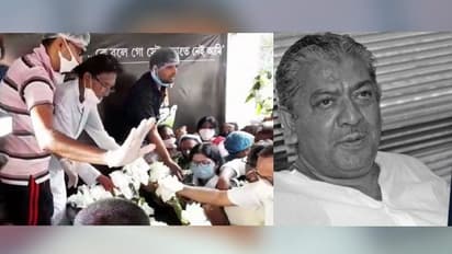 'আমার কাজ আছে, আর কতক্ষণ অপেক্ষা করব', পুষ্পস্তবক রেখে বেরিয়ে গেলেন মমতা