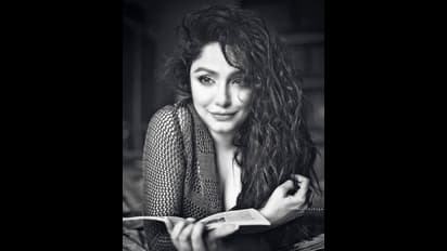 செக்க சிவந்த அழகில்... மனத்தில் பட்டாம் பூச்சி பறக்கவிடும் இந்த நடிகை யார் தெரியுமா?