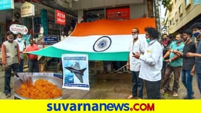 ಸೇನೆ ಸೇರಿದ ರಫೇಲ್, ಬಿಸಿ ಬಿಸಿ ಜಿಲೇಬಿ ಹಂಚಿದ ಉಡುಪಿ