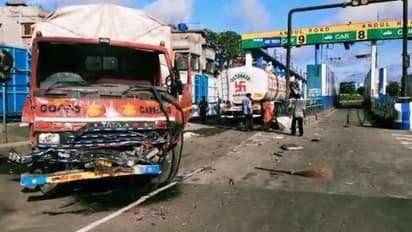 দ্বিতীয় হুগলী সেতুর টোল প্লাজায় ভয়াবহ দুর্ঘটনা,  গুরুতর জখম তিনটি গাড়ির চালক