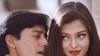 ஜீன்ஸ் படத்தில் முதலில் நடிக்க இருந்தது இவர்தான்? உண்மை தெரிந்ததும் பீல் பண்ணும் ரசிகர்கள்!