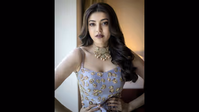 பார்க்க பார்க்க  திகட்டாத பேரழகு... நியூ போட்டோ ஷூட்டில் இணையதளத்தை சூடேற்றிய காஜல் அகர்வால்!