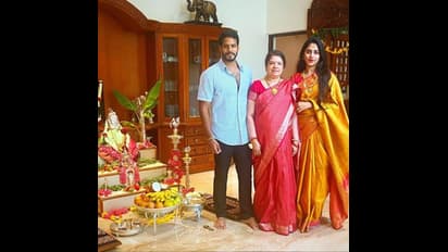 ಹೇಗಿತ್ತು ನೋಡಿ ನಿಖಿಲ್ ಕುಮಾರಸ್ವಾಮಿ- ರೇವತಿ ಮನೆಯಲ್ಲಿ ವರಮಹಾಲಕ್ಷ್ಮಿ ಹಬ್ಬ?