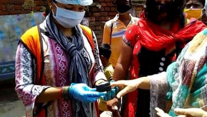 শুক্রবার শহরের ১৫০ টি পরিবারের চলল পালস অক্সিমিটার চেকিং, উদ্যোগে পুরসভা ও স্বাস্থ্য দফতর