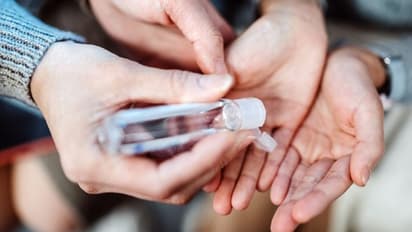 ಹ್ಯಾಂಡ್ ಸ್ಯಾನಿಟೈಸರ್ನಿಂದ ಮಕ್ಕಳಲ್ಲಿ ಕಣ್ಣಿನ ಸಮಸ್ಯೆ!