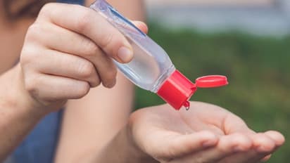 സാനിറ്റൈസറിലും 'വ്യാജന്'; 11 ബ്രാന്ഡുകള്ക്കെതിരെ കേസ്...