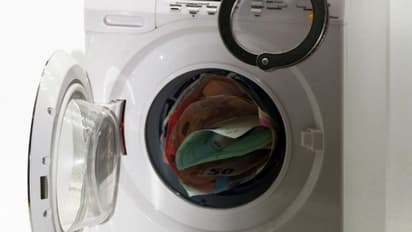 കൊവിഡ് പേടി; വമ്പന്‍ തുകയുടെ കറന്‍സികള്‍ വാഷിംഗ് മെഷീനിലിട്ട് അലക്കി!