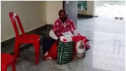 പത്ത് ദിവസമായി ഡോക്ടർ എത്തുന്നില്ല; ആശുപത്രിക്ക് മുന്നിൽ ധർണ നടത്തി കൊവിഡ് രോഗി