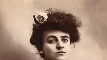 ഇതാണോ അമേരിക്കയിലെ ആദ്യ വനിതാ ടാറ്റൂ ആര്‍ട്ടിസ്റ്റ്? കാണാം ചിത്രങ്ങള്‍...