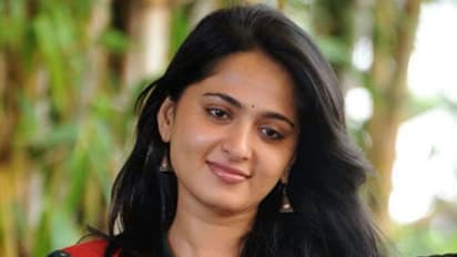 ఇంటర్ లో ఉన్నప్పుడే అనుష్కపై ఆ డైరెక్టర్ కన్నుపడింది