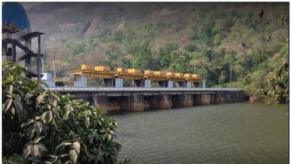 മഴ ശക്തം ഇടുക്കിയിൽ രാത്രി ഗതാഗതം നിരോധിച്ചു, രണ്ട് ഡാമുകളുടെ മുഴുവൻ ഷട്ടറുകളും ഉടൻ തുറക്കും