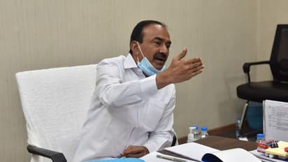 ఈటల రాజేందర్ అనుచరుడికి ఊహించని షాక్...