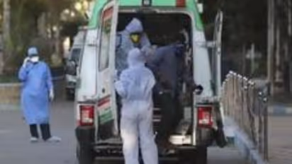 বাড়িতে শারীরিক অবস্থার অবনতি, 'অ্যাম্বুল্যান্স না মেলা'য় মৃত্যু করোনা আক্রান্তের