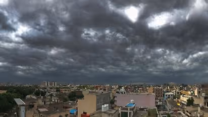 നിര്‍ത്താതെ മഴ; മുംബൈ നഗരത്തില്‍ വെള്ളപ്പൊക്കം