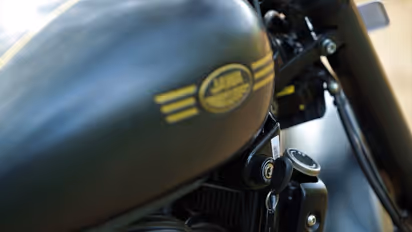 പുതിയ കളര്‍ ഓപ്ഷനില്‍ ജാവ പെറാക്ക്