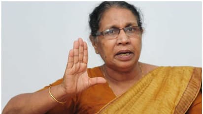 '89 വയസ്സുള്ള തള്ളയെ കൊണ്ടാണോ പരാതി കൊടുക്കുന്നത്'; പരാതിക്കാരോട് ഉറഞ്ഞുതുള്ളി വനിത കമ്മീഷൻ അധ്യക്ഷ