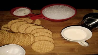 मात्र 30 रु में बनाएं 200 रु किलो वाला हल्दीराम गुलाबजामुन, बस 1 पैकेट बिस्किट से 10 मिनट में होगा तैयार