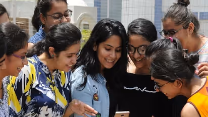 ২ নভেম্বর থেকে রাজ্যের কলেজগুলিতে শুরু ক্লাস, UGC গাইডলাইনে সিদ্বান্ত বদলাল বাংলা