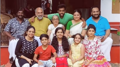 നിങ്ങൾക്ക് ഇതൊരു പരീക്ഷണമായില്ലെങ്കിൽ ഞാൻ രക്ഷപെട്ട്'; പുതിയ വേഷത്തിൽ അശ്വതി