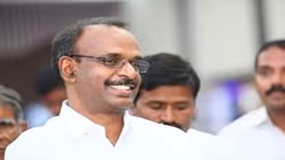 కోవిడ్ రోగులకు వైసీపీ ఎమ్మెల్యే వైద్యం