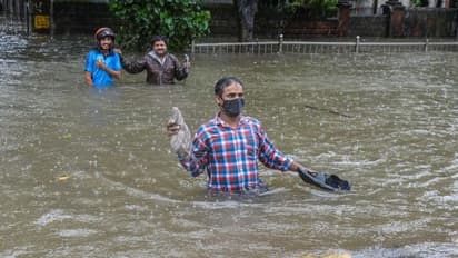 দেশের একাধিক রাজ্যে বৃষ্টি বিপর্যয়, ছাদ হারালেন স্বয়ং দিল্লির মুখ্যমন্ত্রী কেজরি