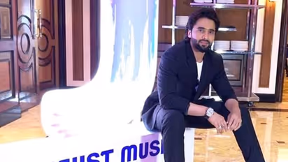 Celebs congratulate Jackky Bhagnani for his dedication as he flies to UK with Bell-Bottom's crew