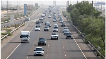 ചുവപ്പ് സിഗ്നല് തെറ്റിച്ച വാഹനം ഇടിച്ച് സ്ത്രീ മരിച്ചു; ഡ്രൈവര് 44 ലക്ഷം നഷ്ടപരിഹാരം നല്കാന് വിധി