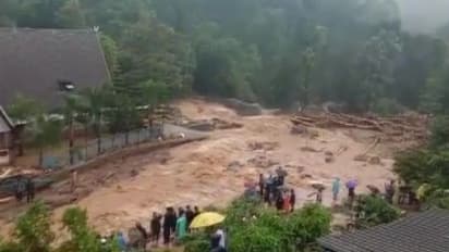 প্রকৃতির তাণ্ডবে বিপর্যস্ত 'ভগবানের দেশ', বৃষ্টি আর ভূমিধসে কেরলে নিখোঁজ বহু মানুষ