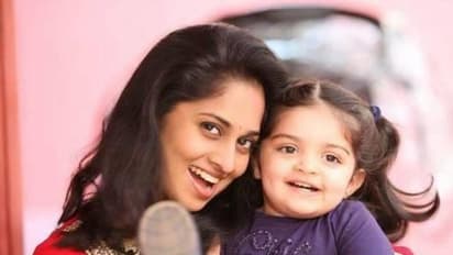 பொண்ண பெக்க சொன்னா தேவதைய பெத்து வச்சிருக்காங்க... அஜித் - ஷாலினியின் மகள் அனோஷ்காவின் கார்ஜியஸ் கிளிக்ஸ்