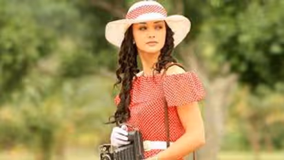 வீட்டில் நடந்த கொண்டாட்டம்..! முதல் முறையாக வீடியோ வெளியிட்ட நடிகை எமி ஜாக்சன்..!