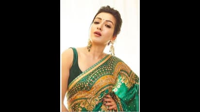 உடலில் ஒட்டியிருக்கும் பச்சை நிற சேலையில்... ரசிகர்களை வசீகரிக்கும் நடிகை கேத்தரின் தெரேசா..!