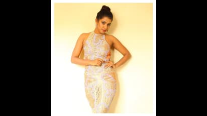 சேலை டூ மார்டன் டிரஸ்... தினுசு, தினுசாய் போஸ் கொடுத்து சிலிர்க்க வைக்கும் ஷில்பா மஞ்சுநாத்...!