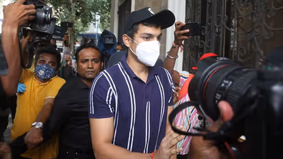 सुशांत मौत : रिया ने ईडी से कहा, मैंने नहीं निकाले 15 करोड़ रु. पूछताछ जारी, भाई को 2 घंटे बाद छोड़ा गया