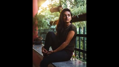 பாபநாசம் படத்தில் வரும் குட்டி பெண்    ஹீரோயினாக வாய்ப்பு தேடி  போட்டோ ஷூட் செய்யும் எஸ்தர் அணில்  !