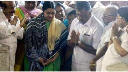 என் அவல நிலைக்கு ஓ.பி.எஸ் நடத்திய தர்மயுத்தம்தான் காரணம்... ஜெ.தீபா பாய்ச்சல்..!