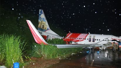 দুর্ঘটনার ভয়াবহতার প্রমাণ দিচ্ছে দু’টুকরো হওয়া বিমানের ছবি, জোড়া তদন্ত কমিটি গঠন করল কেন্দ্র