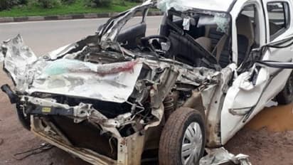 గుంటూరులో ఘోర రోడ్డు ప్రమాదం... నలుగురు తెలంగాణ వాసులు మృతి