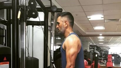 ফের ব্যাট হাতে ধোনি, রাঁচিতে শুরু করলেন অনুশীলন