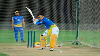 একের পর এক বিশাল ছক্কা হাকাচ্ছেন মাহি, মরুদেশে ধোনি ঝড়ের সতর্কবার্তা