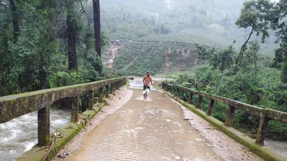 അതിവര്‍ഷത്തില്‍ ഇടിഞ്ഞ് കിഴക്കന്‍മല ; ചിത്രങ്ങള്‍