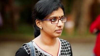 'ജില്ലാ അടിസ്ഥാനത്തിലും മതത്തിന്റെ അടിസ്ഥാനത്തിലും ഫാന് ഫൈറ്റ് നടത്തുന്നവരോട്'; സിതാര കൃഷ്ണകുമാര് പറയുന്നു