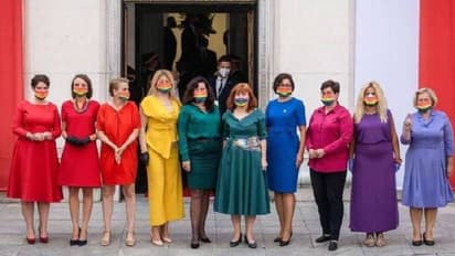 എല്ജിബിടിക്യു കമ്മ്യൂണിറ്റിക്കെതിരെ പ്രസിഡന്റ്; മഴവില് നിറങ്ങളില് വസ്ത്രങ്ങളണിഞ്ഞ് പോളിഷ് വനിതാ എംപിമാര്