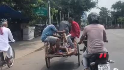 প্রতিশ্রুতিই সার, অ্য়াম্বুল্য়ান্স না পেয়ে মালবোঝাই গাড়িতে যুবককে নিয়ে গেল পরিবার