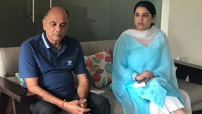 కేసును ముంబైకి బదిలీ చేయడానికి ప్రయత్నించడం తప్పు : రియాపై సుశాంత్ తండ్రి విమర్శలు