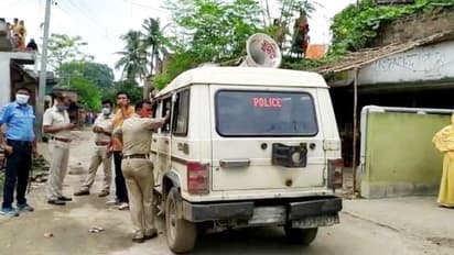 বাড়ি থেকে ডেকে ছাত্রীকে 'ধর্ষণের চেষ্টা', অভিযুক্ত স্কুল শিক্ষককে ঘিরে রণক্ষেত্র লালগোলা