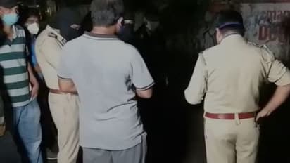 দরজায় কড়া নাড়ছে ভোট, লকডাউনের রাতে নোয়াপাড়া থানা এলাকায় উদ্ধার কাটা মুন্ডু-সহ দেহ