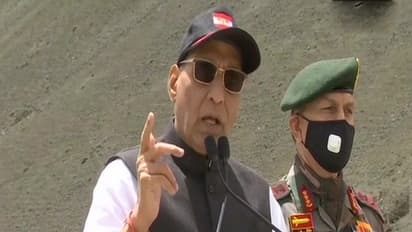 লাদাখ নিয়ে মস্কোতে চিনা প্রতিরক্ষামন্ত্রীর সঙ্গে বৈঠক করতে পারেন রাজনাথ, সেনা প্রধান বললেন তৈরি ভারতীয় সেনা