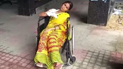 সুস্থ শরীরে পুজো দিয়ে ফিরলেন হুইল চেয়ারে, নিউটাউনে গাড়ির ধাক্কায় গুরুতর জখম এই দর্শনার্থী