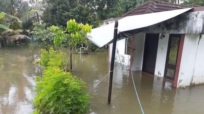 മഴ കുറയുന്നു, ജലനിരപ്പ് താഴുന്നു; എങ്കിലും ജാഗ്രത തുടരണമെന്ന് ഓര്മ്മിപ്പിച്ച് മുഖ്യമന്ത്രി