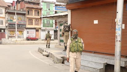 आतंकियों ने घर में घुसकर BJP नेता को मारी गोली, इलाज के दौरान मौत; 5 दिन में तीन नेताओं पर हुए हमले